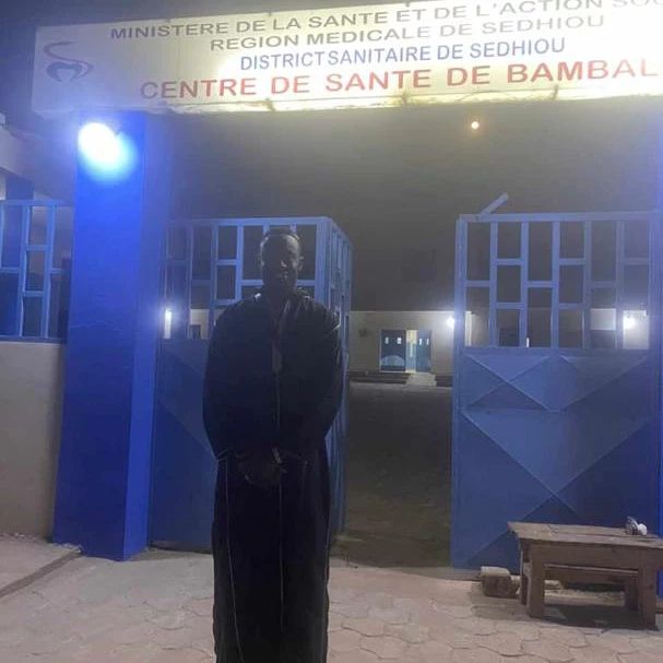 (Photos) Quand l’international Sénégalais Mbaye Diagne rend visite à la maman de Sadio Mané à Bambaly