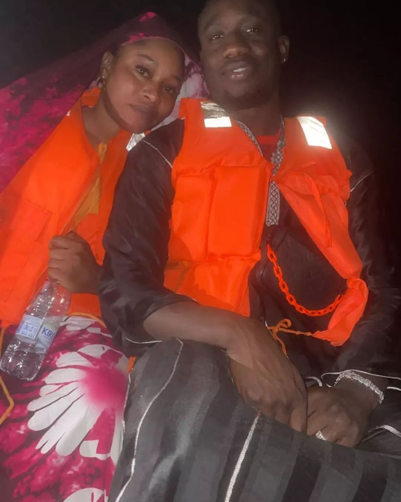 (Photos) Quand l’international Sénégalais Mbaye Diagne rend visite à la maman de Sadio Mané à Bambaly