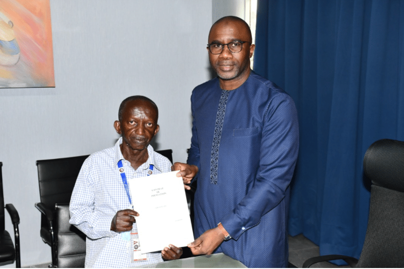Aéroport de Ziguinchor : Le DG de l'Aibd concède un contrat de travail à Ibrahima Diédhiou après 47 ans de bénévolat