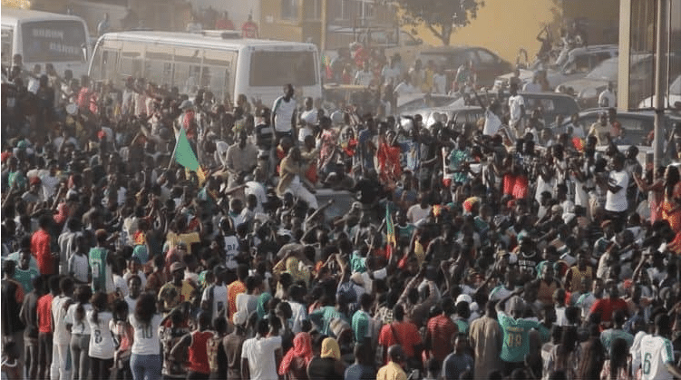 Champions d’Afrique 2021 : Les images incroyables de l’accueil des Lions à Dakar, du jamais vu