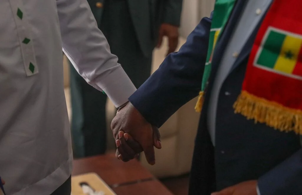 (Photos) Arrêt sur images : Ces poignets de mains historiques entre Macky Sall et son opposition républicaine