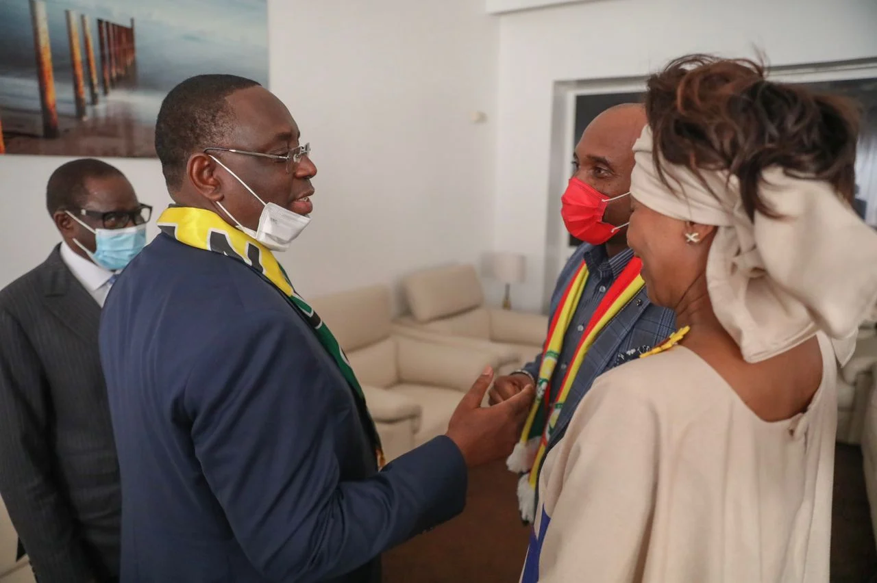 (Photos) Arrêt sur images : Ces poignets de mains historiques entre Macky Sall et son opposition républicaine