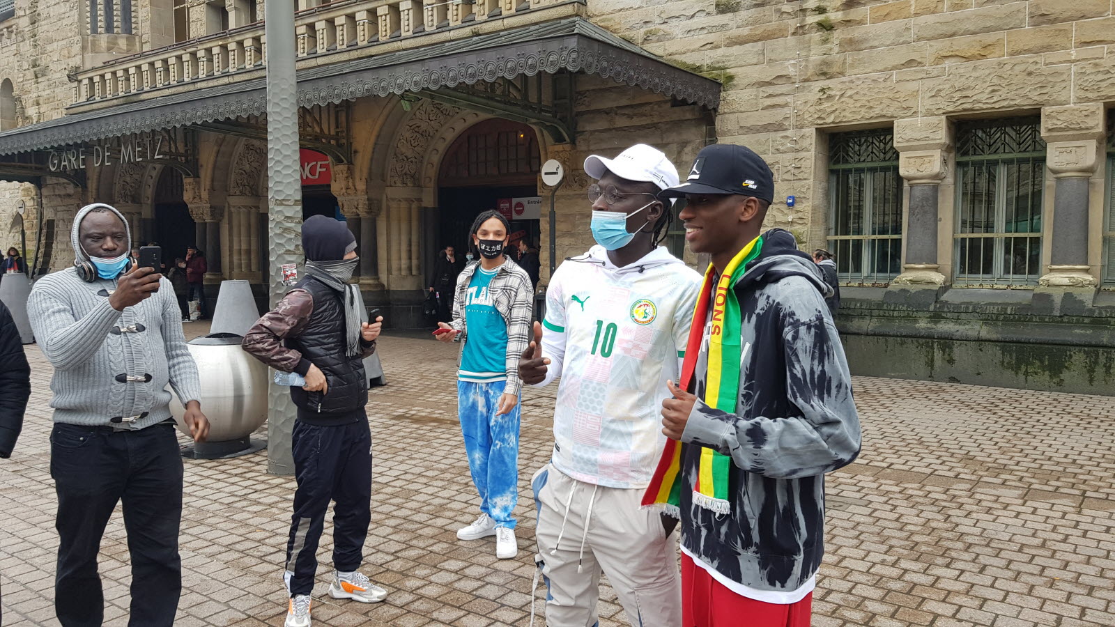 (10 Photos) Metz : Pape Matar Sarr accueilli en héros