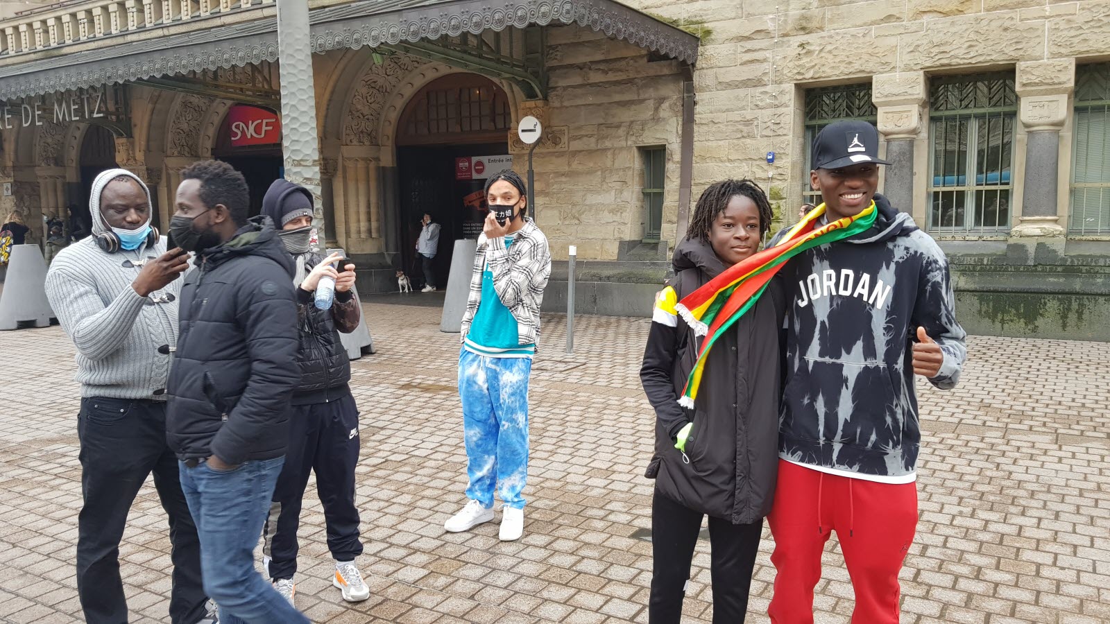 (10 Photos) Metz : Pape Matar Sarr accueilli en héros