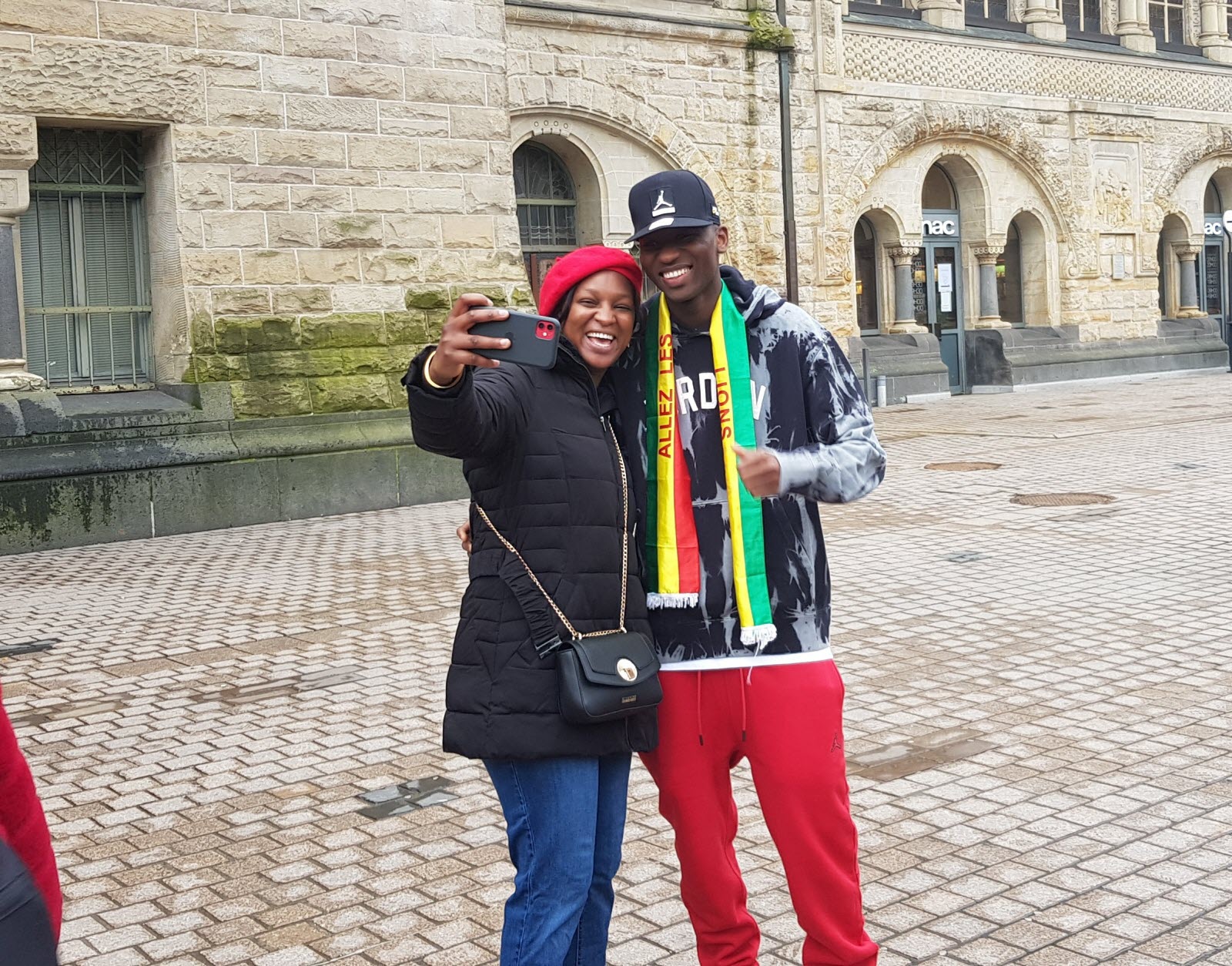 (10 Photos) Metz : Pape Matar Sarr accueilli en héros