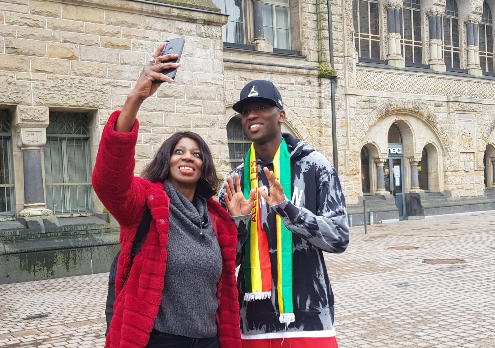 (10 Photos) Metz : Pape Matar Sarr accueilli en héros