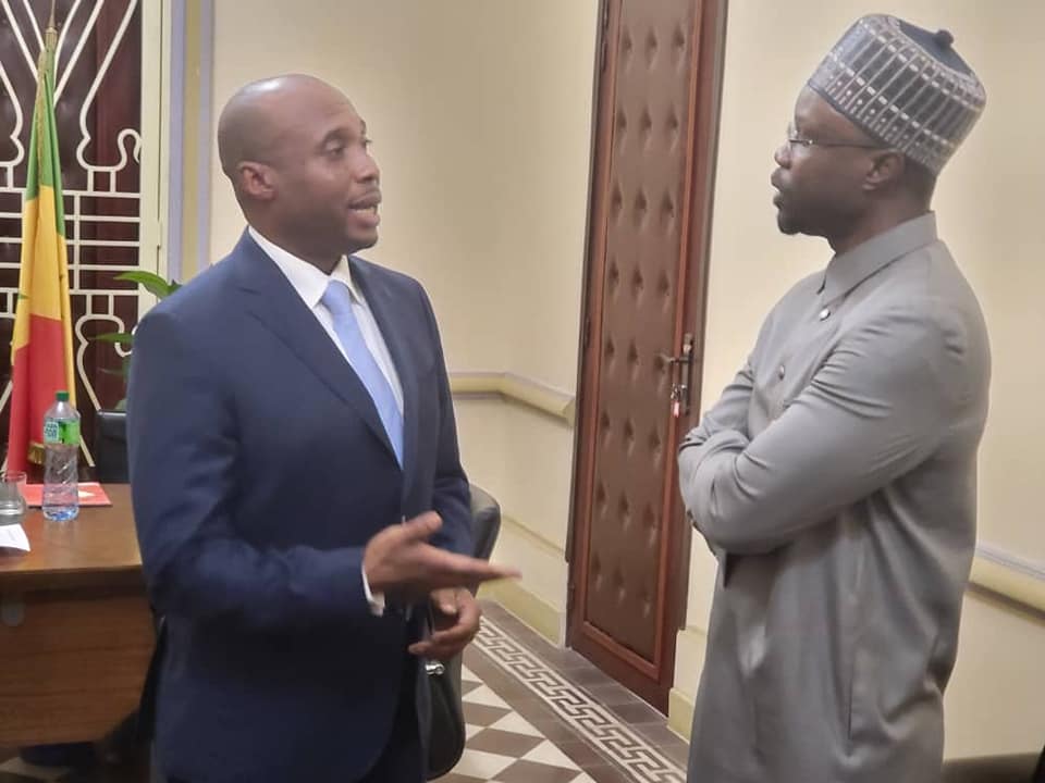 (Photos) Visite à la Mairie de Dakar: quand Sonko prend le fauteuil de Barth