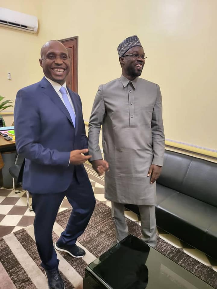 (Photos) Visite à la Mairie de Dakar: quand Sonko prend le fauteuil de Barth