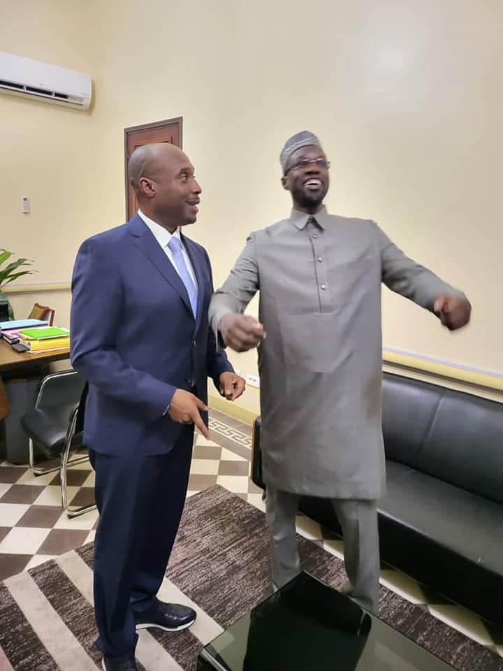 (Photos) Visite à la Mairie de Dakar: quand Sonko prend le fauteuil de Barth