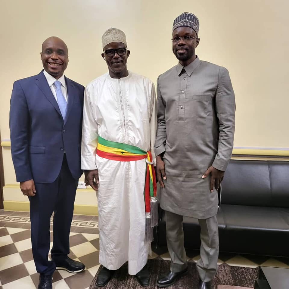 (Photos) Visite à la Mairie de Dakar: quand Sonko prend le fauteuil de Barth