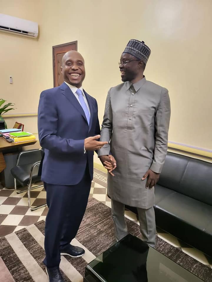 (Photos) Visite à la Mairie de Dakar: quand Sonko prend le fauteuil de Barth