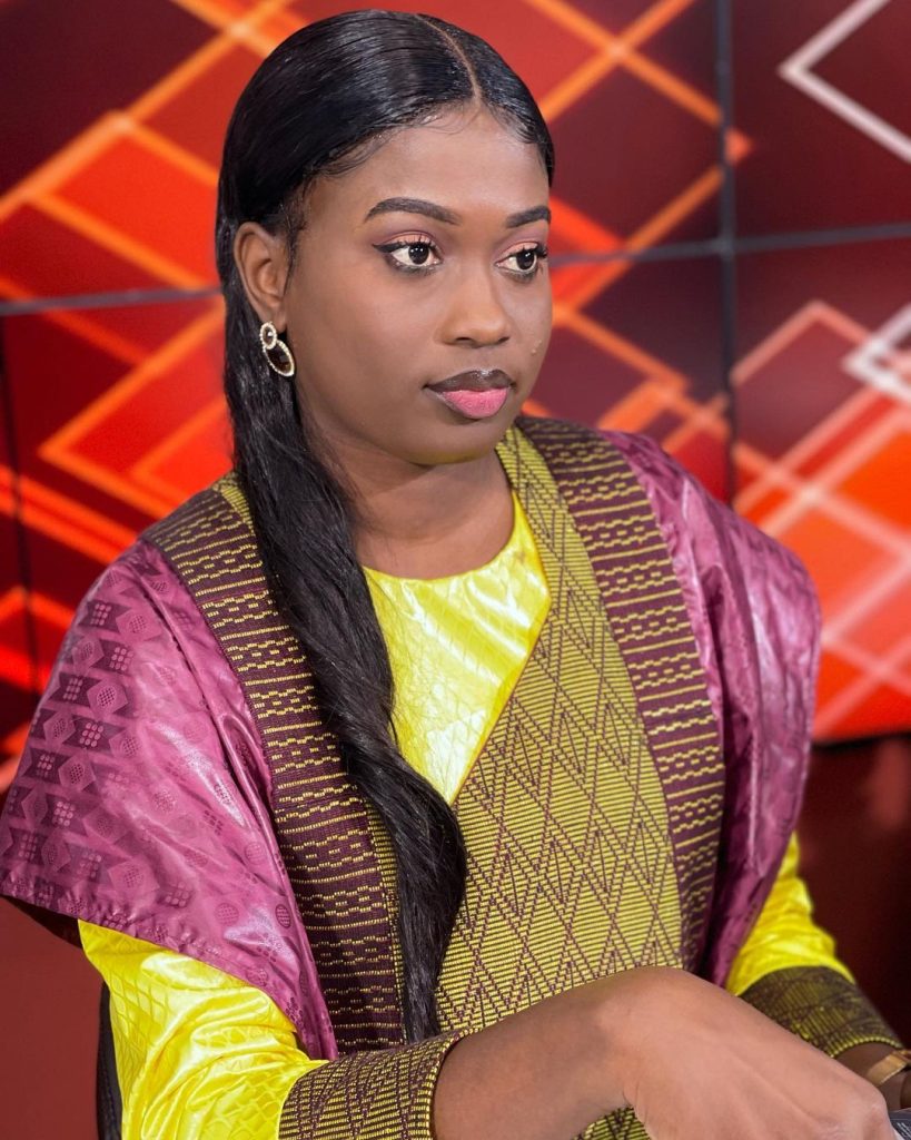 (20 PHOTOS): Astou Dione de la 2STV, une journaliste très classe et discrète