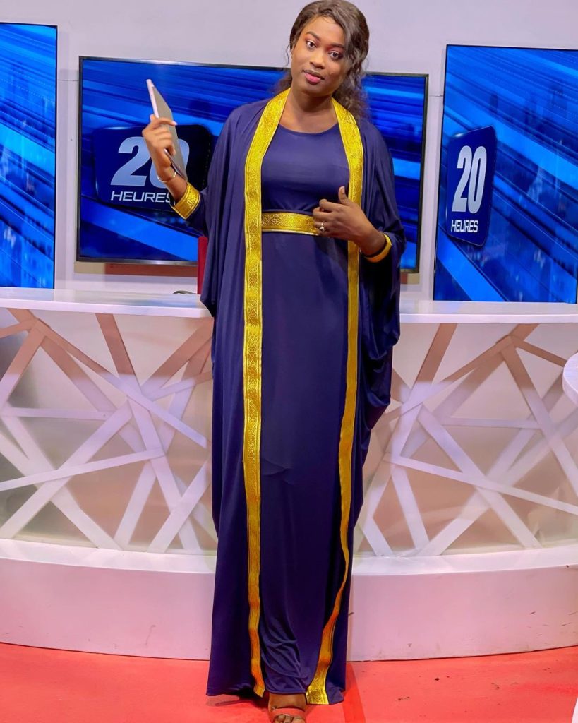 (20 PHOTOS): Astou Dione de la 2STV, une journaliste très classe et discrète