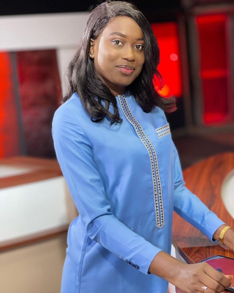 (20 PHOTOS): Astou Dione de la 2STV, une journaliste très classe et discrète