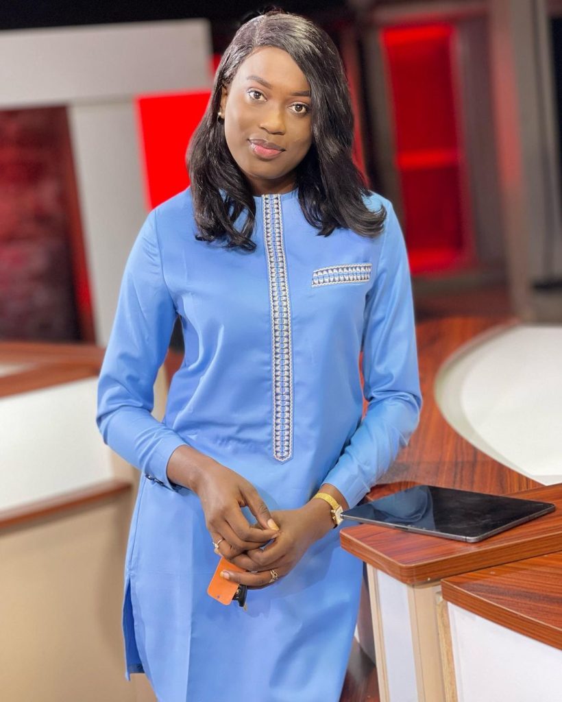 (20 PHOTOS): Astou Dione de la 2STV, une journaliste très classe et discrète