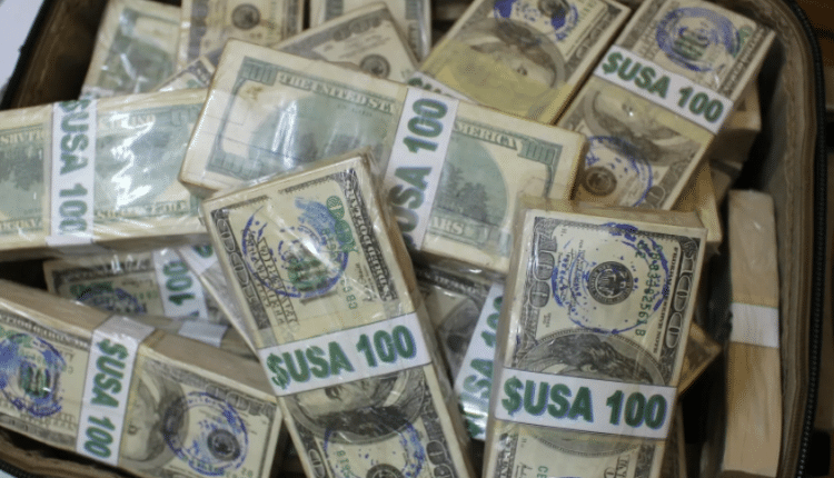 Dollars en faux billets