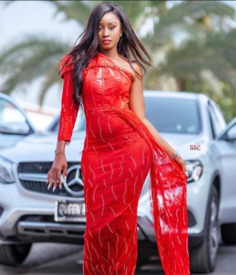 (Photos) Queen Biz fait charme ses followers avec ses tenues ultra s£xy