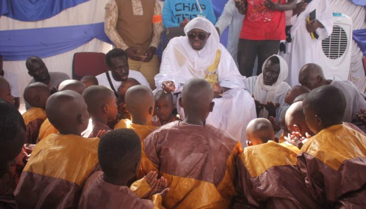 Arrêt sur image : Le fils ainé de Serigne Modou Kara en pleine communion avec les talibés