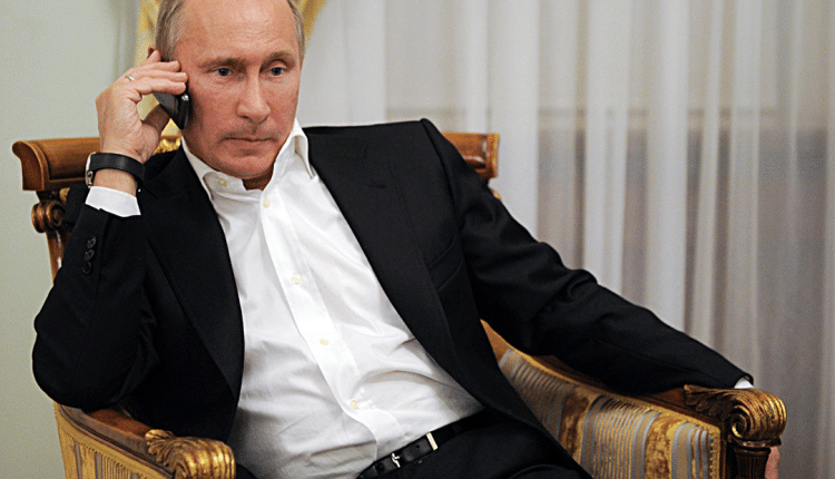 Vladimir Poutine félicite Emmanuel Macron pour sa réélection