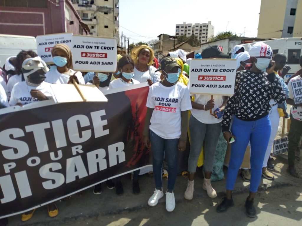 (Photos) Tribunal de Dakar : Adji Sarr s'offre un bain de foule
