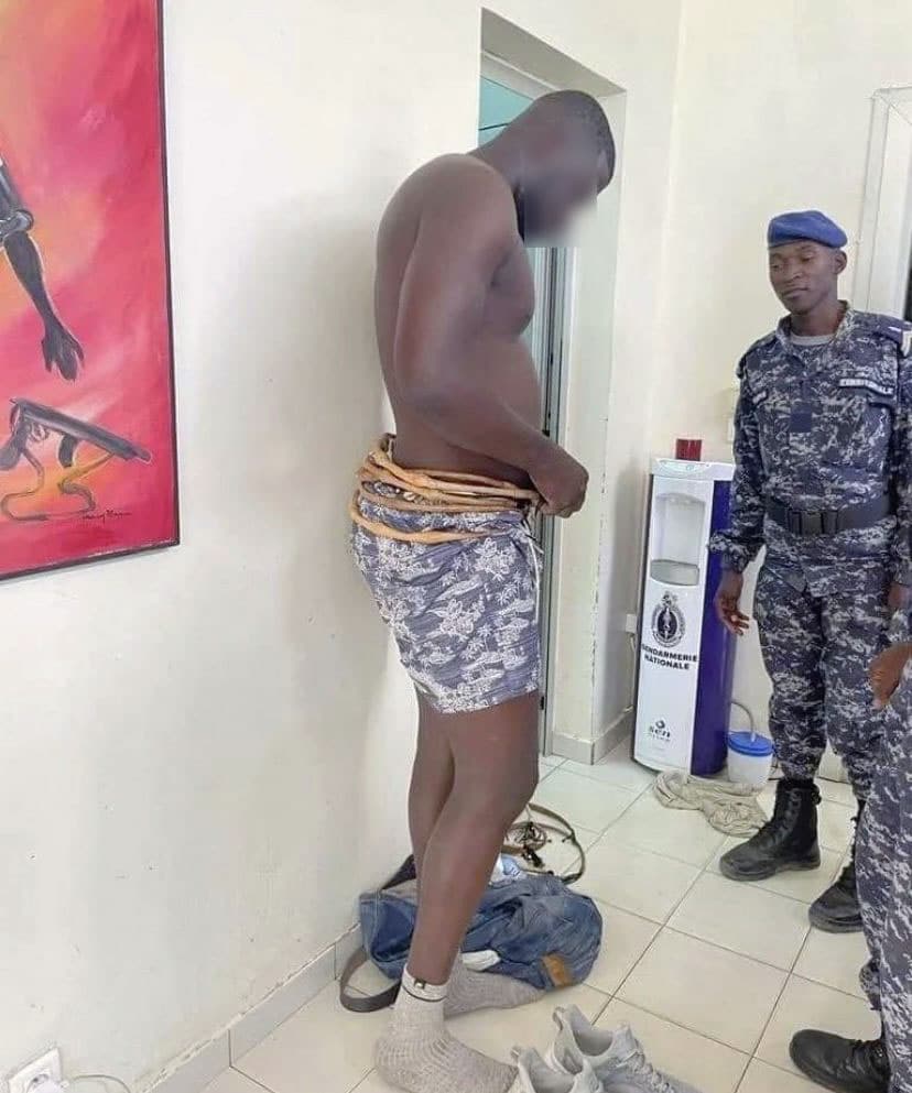 (Photos) URGENT: les 2 agresseurs au scooter finissent leurs course à la Gendarmerie