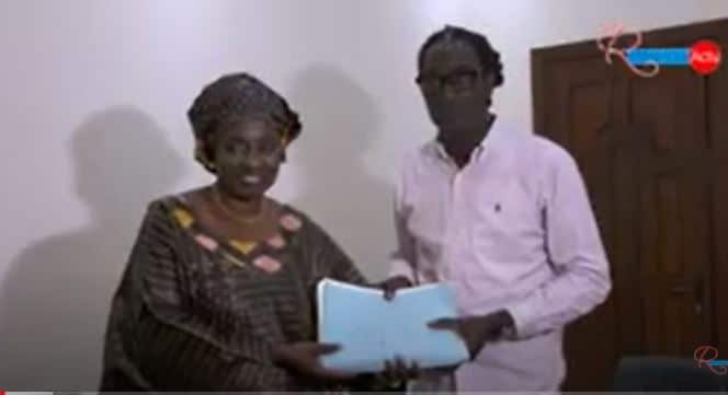 Législatives : Mame Goor Diazaka remet une liste de 4000 parrains à Mimi Touré