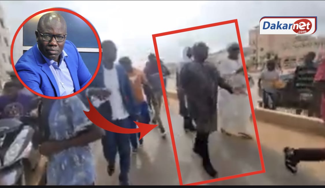 Vidéo: Après sa libération Ameth Aïdara marche vers la Mairie pour...