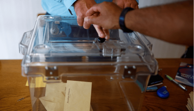 Législatives en France: 39,42% de participation à 17H, en baisse par rapport à 2017