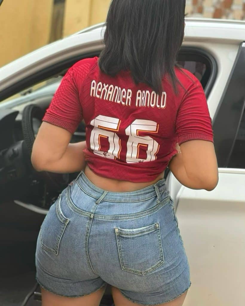 Molly Fatimah, une « drianké petit modèle » envoûte la toile avec sa silhouette de rêve (Photos)