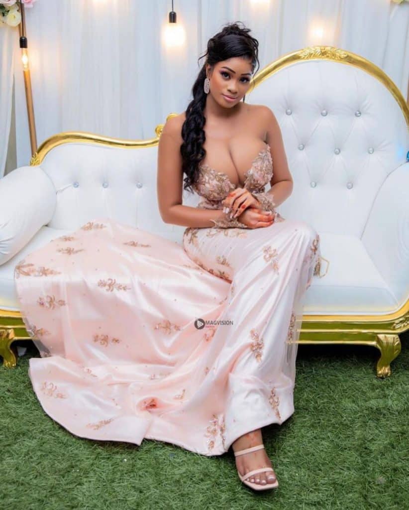 (06 Photos) - Cette mariée lynchée sur le net : « Cache tes s3ins et non ton mari »