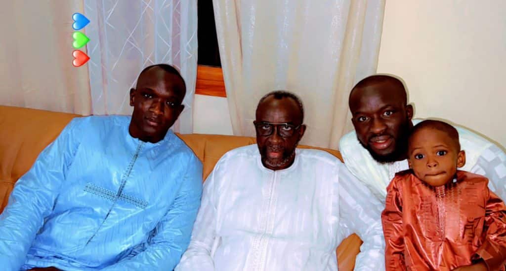 (Photos Tabaski) Moustapha Cissé Lo affiche la forme avec ses enfants