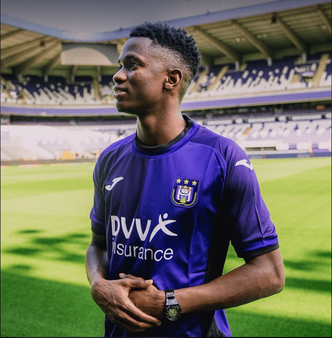 OFFICIEL : Anderlecht enrôle le défenseur central sénégalais Moussa Ndiaye .