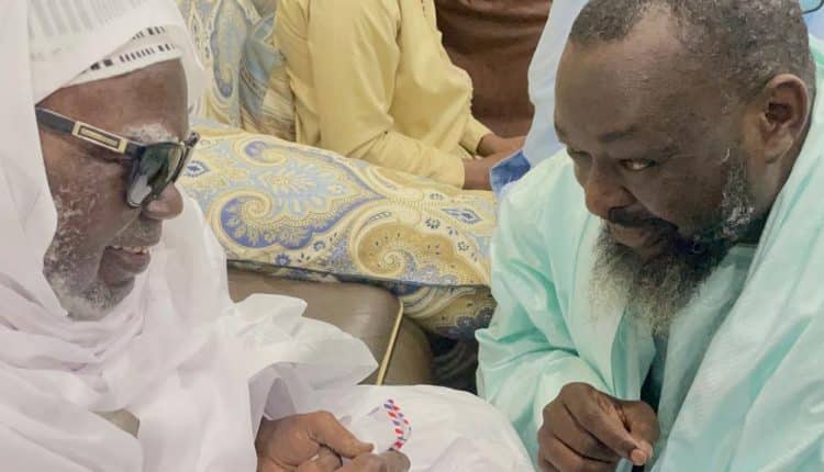 Touba : Serigne Abdou Mbacké rend visite à Serigne Mountakha (Photos)
