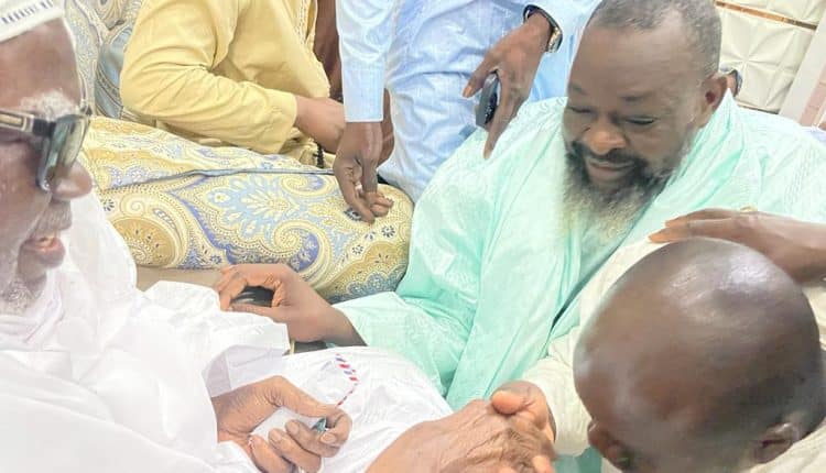 Touba : Serigne Abdou Mbacké rend visite à Serigne Mountakha (Photos)