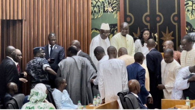 Un intrus à l'Assemblée nationale : Le faux député remis à la justice