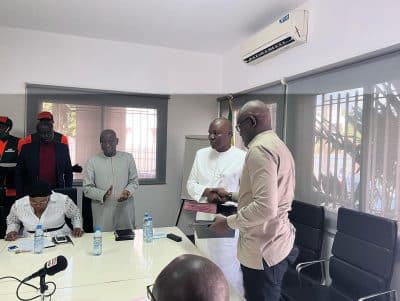 (Vidéo + Photos) Signature de convention entre l'AGEROUTE et l'UCG: 300 jeunes employés pour le nettoiement...