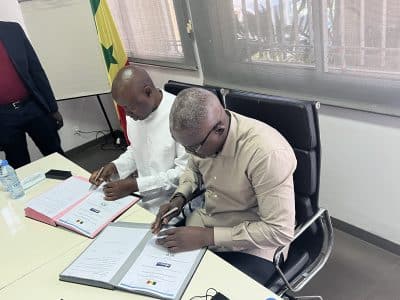 (Vidéo + Photos) Signature de convention entre l'AGEROUTE et l'UCG: 300 jeunes employés pour le nettoiement...