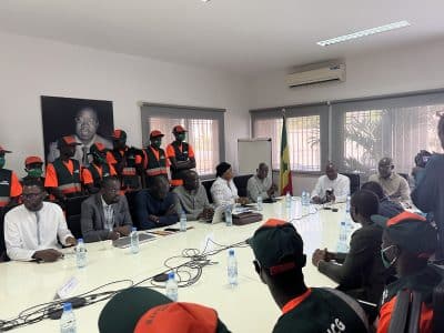 (Vidéo + Photos) Signature de convention entre l'AGEROUTE et l'UCG: 300 jeunes employés pour le nettoiement...