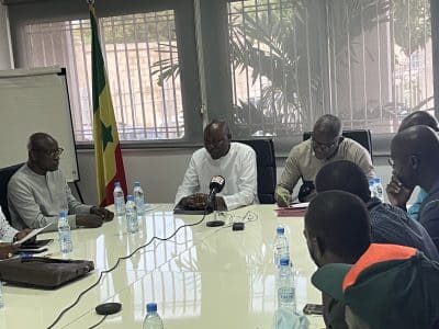 (Vidéo + Photos) Signature de convention entre l'AGEROUTE et l'UCG: 300 jeunes employés pour le nettoiement...