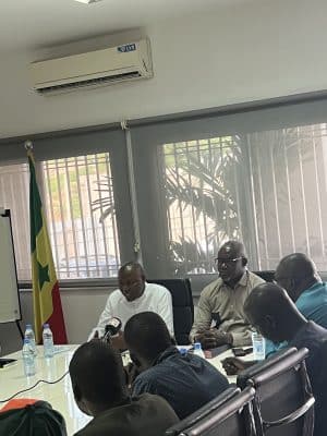 (Vidéo + Photos) Signature de convention entre l'AGEROUTE et l'UCG: 300 jeunes employés pour le nettoiement...