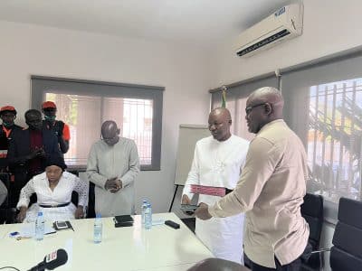 (Vidéo + Photos) Signature de convention entre l'AGEROUTE et l'UCG: 300 jeunes employés pour le nettoiement...