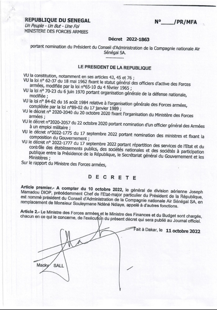 Palais : Macky Sall signe une dizaine de décrets (Documents)