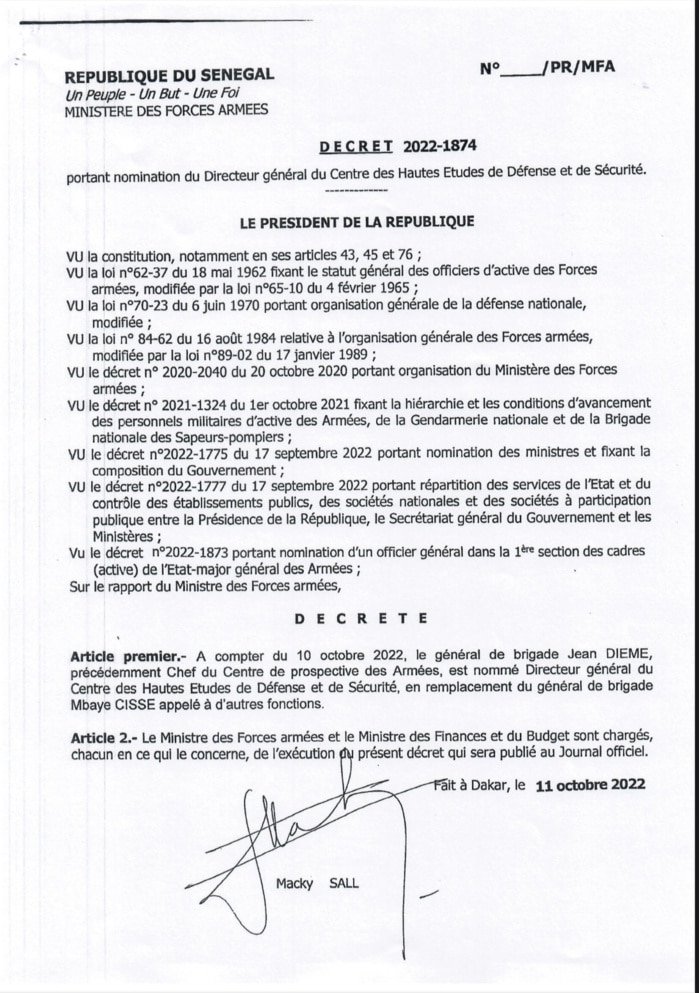 Palais : Macky Sall signe une dizaine de décrets (Documents)