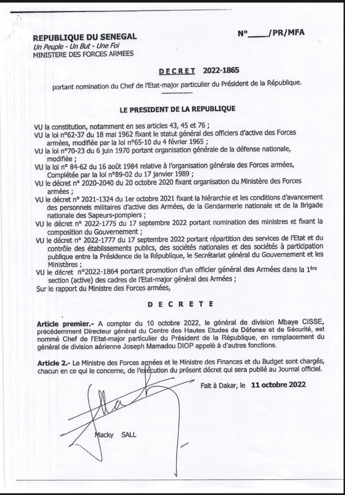 Palais : Macky Sall signe une dizaine de décrets (Documents)