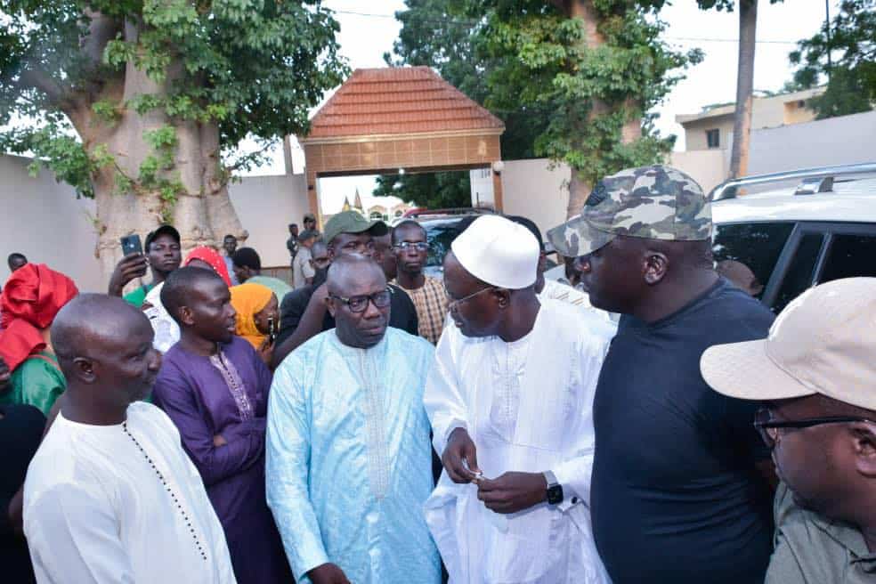 Gamou : Les leaders de Yewwi reçus par le Khalife de Thiénaba (Photos)