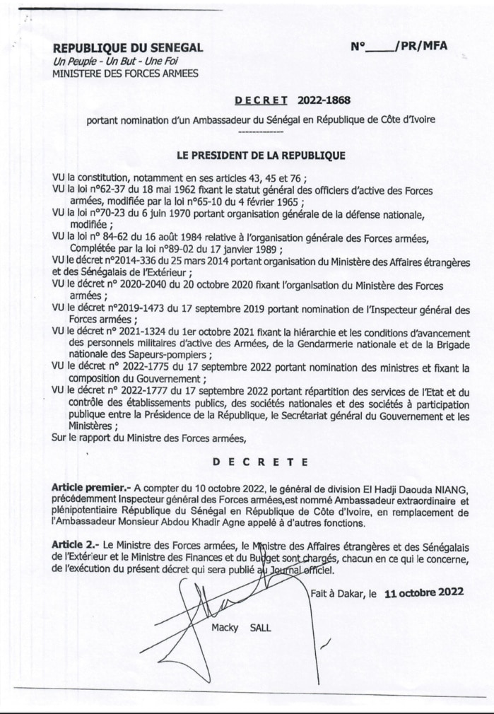 Palais : Macky Sall signe une dizaine de décrets (Documents)