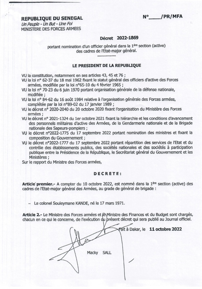 Palais : Macky Sall signe une dizaine de décrets (Documents)