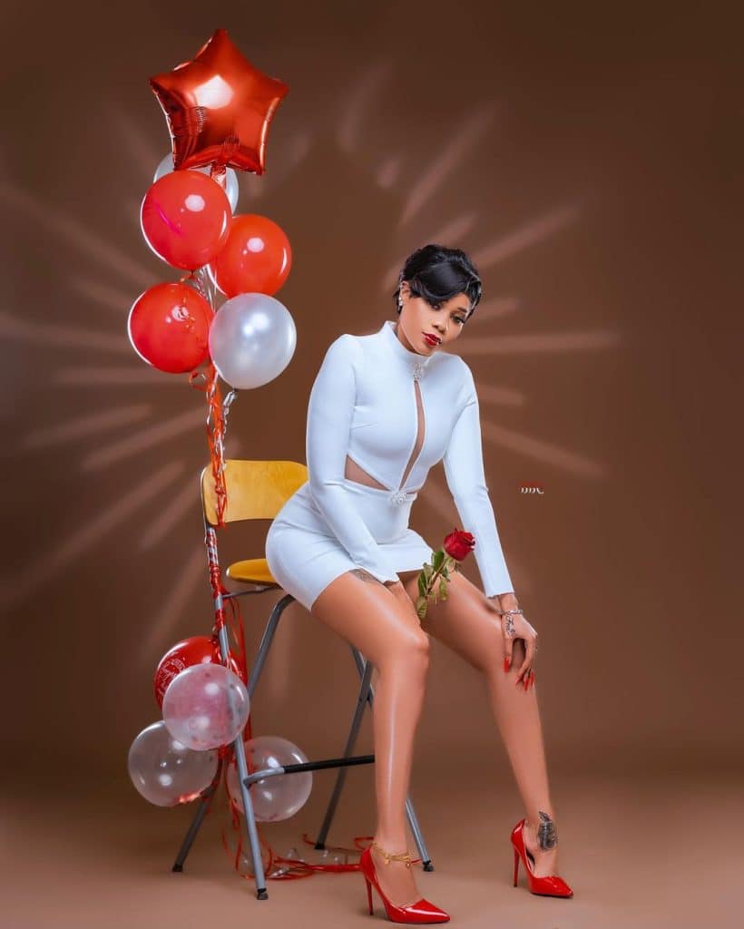 Anniversaire: Cuisses en l’air, Ngonish Caramel opte pour une robe courte et envoûte la toile (Photos