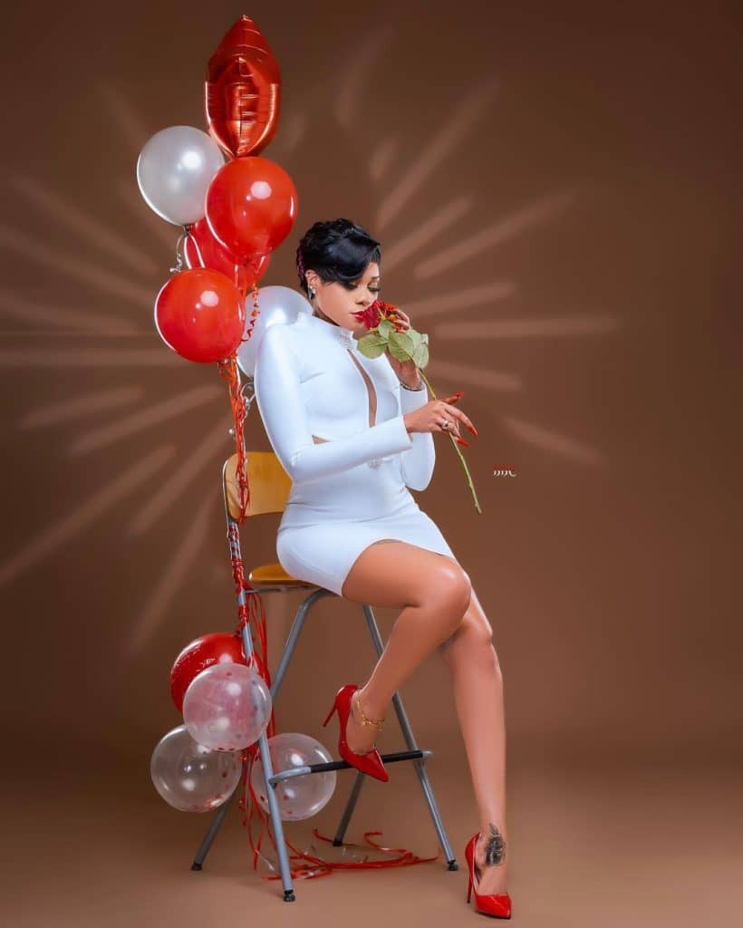 Anniversaire: Cuisses en l’air, Ngonish Caramel opte pour une robe courte et envoûte la toile (Photos