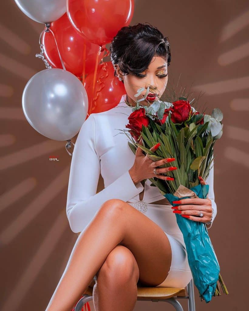 Anniversaire: Cuisses en l’air, Ngonish Caramel opte pour une robe courte et envoûte la toile (Photos